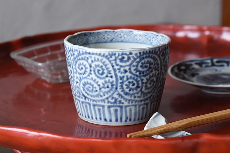 古伊万里 染付 蛸唐草 蕎麦猪口 - 生活骨董と古布のアンティーク 古伊万里 染付 蛸唐草 蕎麦猪口 - 生活骨董と古布のアンティーク