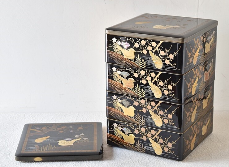 天然木製漆塗 時代漆器 草木花水鳥 螺鈿金蒔絵 四段重箱 共箱付き