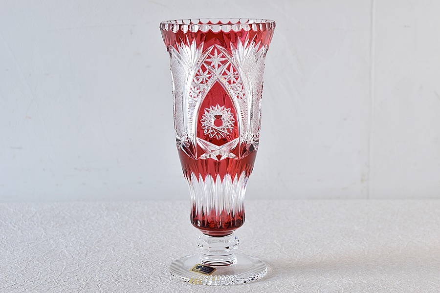 ボヘミアングラス　色被せ切子　フラワーベース　花瓶　赤チェコ