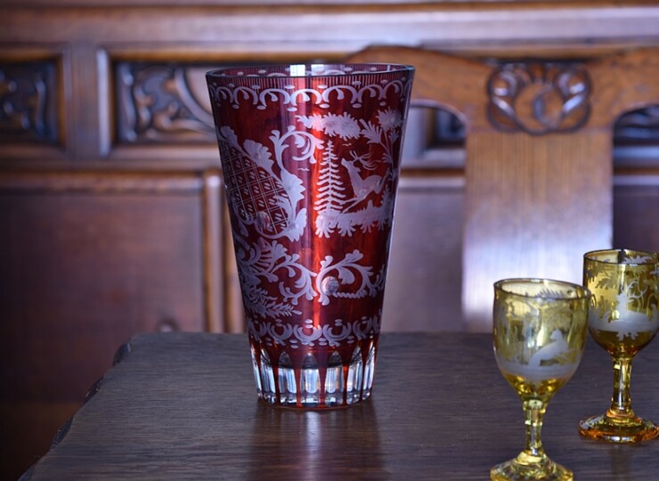 ボヘミアングラス 赤 エッチンググラス フラワーベース - 生活骨董と古布のアンティークショップ｜antique TANTRA