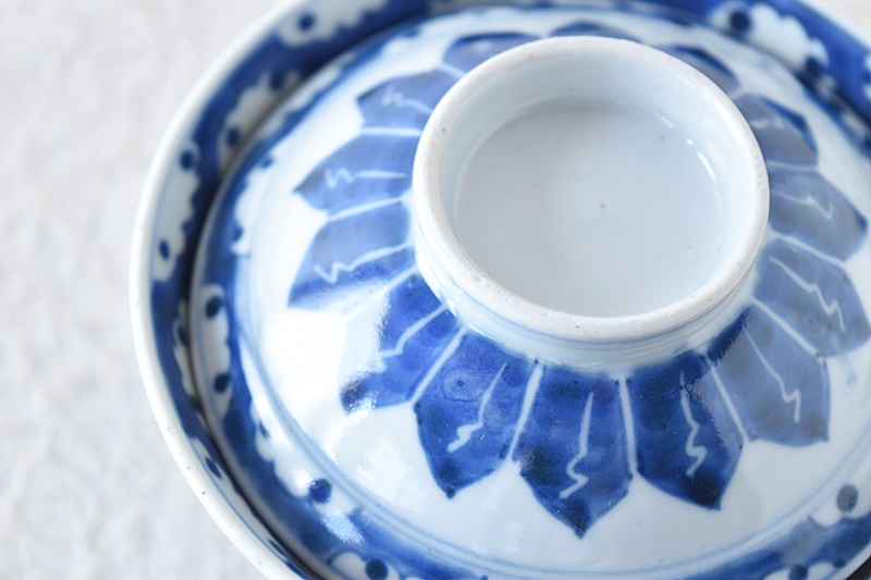 古伊万里 染付 雪輪紋 蓋付茶碗 - 生活骨董と古布のアンティーク 古伊万里 染付 雪輪紋 蓋付茶碗 - 生活骨董と古布のアンティーク
