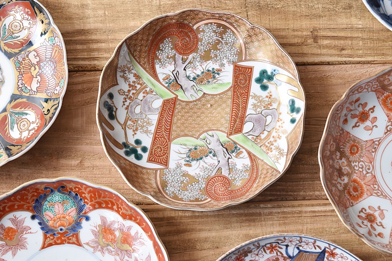 伊万里 金襴手 桜と松竹梅 輪花型 七寸皿 - 生活骨董と古布の 