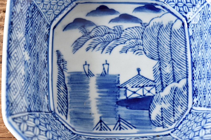 伊万里 染付 帆掛舟海浜風景画 四方鉢 - 生活骨董と古布のアンティーク