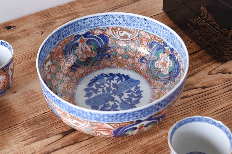 陶芸　骨董品　古伊万里　色絵　鳳凰　唐獅子　大鉢 伊万里 色絵 草花亀甲鳳凰唐獅子 鉢 - 生活骨董と古布のアンティーク